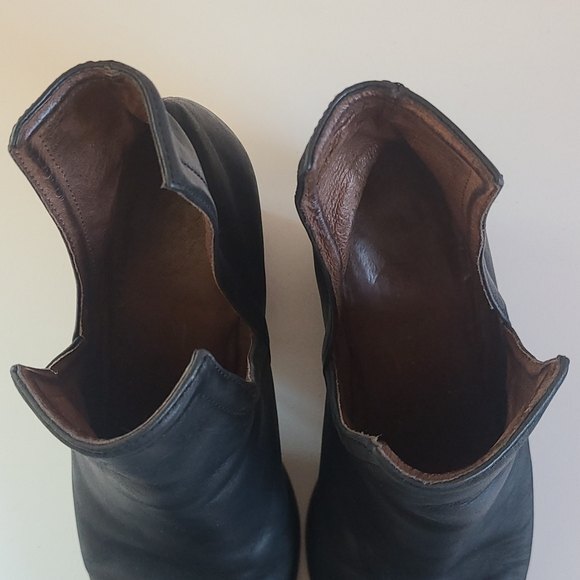 Wittner Black Leather Ankle boots with Side Slits Women's Size US 7.5 EU 38 - Picture 8 of 15